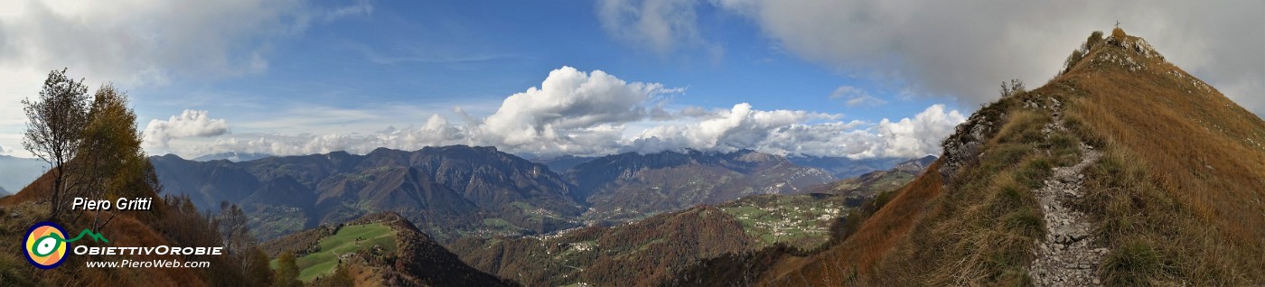 35 Vista panoramica dalla selletta (1280 m ) sulla Val Brembana.jpg
